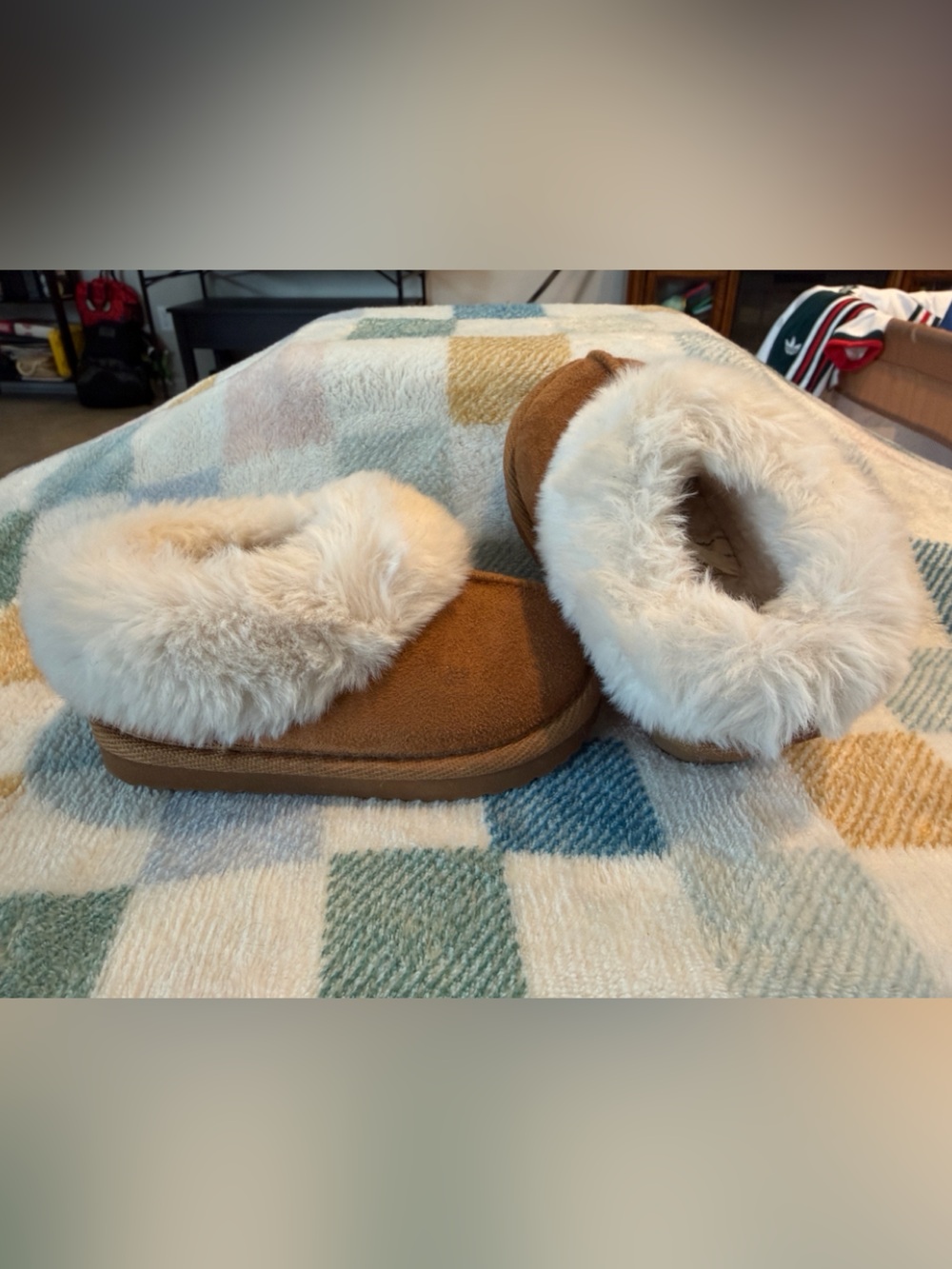 wonder nation Toddler/Cute Cozy Faux Fur Lined Slippers - Brown & Cream